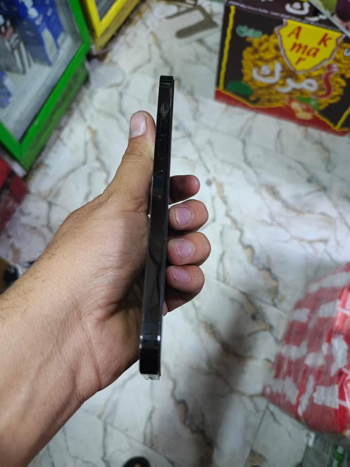 سلام عليكم 
ايفون 13 برو ماكس بطاريه 95 جان مضموم. عله وضعه مال شركه 
الجهاز شتريته قبل جديد وتركته جهاز جان مضموم كارتونته وغراضه موجودات جهاز تفحص حاسبه او اي مكان جهز بلادي 
سعره 800 مكاني بغداد. العبيدي 
رقم هاتف بي واتساب. ***********
