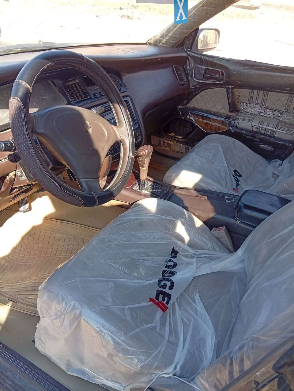 السلام عليكم السياره بطه للبيع موديل 98 مكفوله كفاله عامه تحويل مباشر السعر 43مكان قلعه سكر ***********//***********
