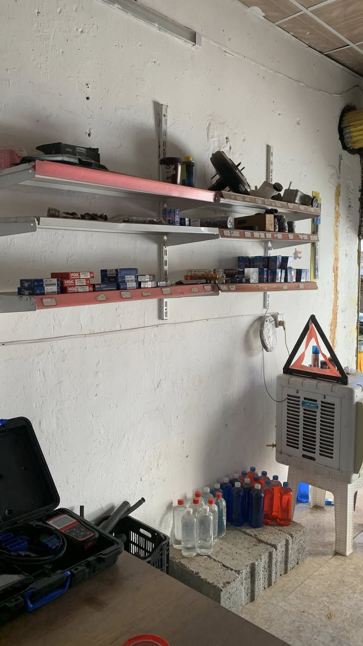 فرصه جاهزة للاستثمار 🚨‼️
محل خدمات الصالحي للبيع⚠️‼️
مع كافة الاجهزة و المحتويات🤩
محل يصلح لبيع مواد احتياطية للسيارات🛞🚘
محل يصلح لتبديل زيوت لوجود "رمبة" امام المحل
محل يصلح لفحص السيارات بالكومبيوتر💻 
ويصلح ان يكون ٣ في ١ 
عنوان المحل:كركوك الصناعه قرب مستشفى🏥 الجمهوري وقرب مشتل حمزاوي 🪴نهاية سايدين كورنيش

السعر ٣ ملايين ونص

رقم الهاتف:
***********
يتوفر واتساب ايضاً
