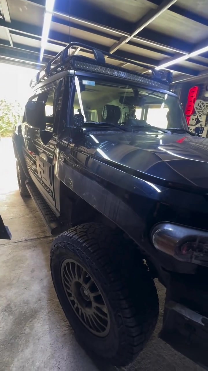 🔥 Toyota FJ Cruiser 🔥

🚙 متوفر الآن — سنوركل FJ Cruiser بتصميم أوف رود قوي 🚙 
🔴 مخصص لسيارات Toyota FJ Cruiser موديلات 2007 وفوك 🔴

💨 يحسن سحب الهواء للمحرك بالأجواء الصعبة والغبار 
🌊 مثالي للرحلات، البر، الأوف رود وعبور المياه 
🔥 تصميم هجومي يعطي السيارة شكل أقوى وهيبة أوف رود حقيقية

⚫ مصنوع من مواد عالية الجودة مقاومة للشمس والحرارة 
💪 تحمل عالي ضد الظروف القاسية والاستخدام الثقيل 
✨ تشطيب احترافي يركب بشكل مرتب ويا جسم السيارة

⚙️ المميزات:
🔴 سحب هواء أنظف وأفضل للمحرك 
🔴 مقاوم للغبار والأمطار والحرارة 
🔴 تصميم انسيابي وثابت 
🔴 تركيب احترافي داخل الورشة 
🔴 جودة قوية مناسبة للأوف رود الحقيقي

❗ الكمية محدودة حالياً 
وأول ما تخلص ماكو تجهيز قريب

📩 اكتب (تم) هسه 
وخلال ثواني يوصلك السعر (رد تلقائي) ✅

📍 العنوان 
بغداد - الرصافة - شيخ عمر 
قرب معمل خياطة العسكري

📞 للحجز والاستفسار 
*********** 
***********

🚚 توصيل سريع لكل المحافظات

📍 موقعنا 
https://maps.app.goo.gl/KLE3zQEbfeUWobxz6?g_st=ipc

ـــــــــــــــــــــــــــــــ

#FJ_Cruiser 
#Toyota 
#Snorkel 
#سنوركل 
#اوف_رود 
منير_اوف_رود 
muneer_off_ro
