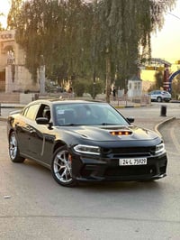 جارجر للبيع 2023  رقم وسنويه كلو جديد اب اسمي  SXT  ماشيه 52  بدون صبغ...
