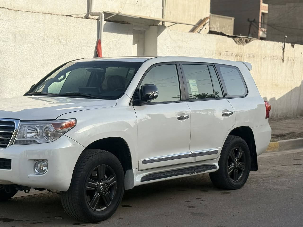 السلام عليكم لاندكروزر 2012 للبيع 4600 V8 صبغ احزام للاستفسار *********** السعر  270 وبيها مجال
