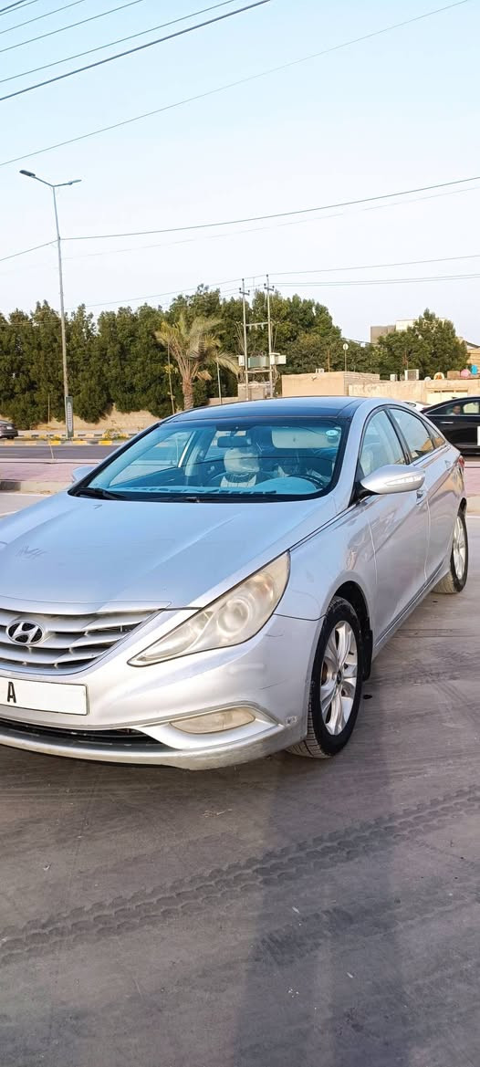 سلام عليكم.    للبيع غرفة.     بدون مراوس.
سوناتا 2011  فول مواصفات اربيل دولي.       تحويل مباشر  كير مكينه حداديه تبريد كفاله.  بيها قطعتين صبغ ارث شخوط  دحجه مو ضربه   والباقي كفاله.  بنيراما السياره  5ويل كب. شاشة كامر  السعر 97 وبيها مجال حك الجيه مكان السياره نجف للستفسار رقم الهاتف ***********
