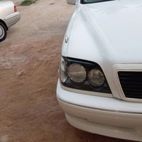 عندي لايت أبو عيون ريد مراوس لايت كرستال جيد حتا نطي فرق عنده لا قصر 0...