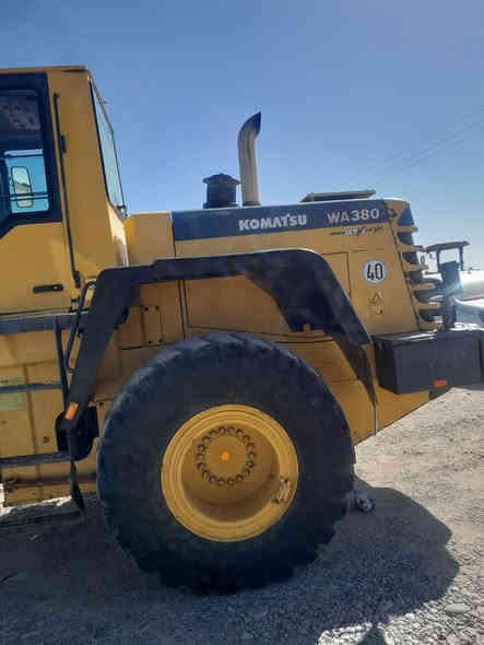 حجم 380
موديل 2001 
شرط كير ومحرك 
ع وضع الشركه برغي مافتوح بي شرط 
جكتات دفع كله شرط 
تبريد شرط 
رقم سليمانيه هزهه وسنويه 
2030 
مكاني صلاح الدين 
السعر 355 وبي مجال 
رقم الهاتف ***********
