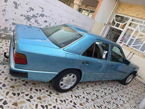 سلام عليكم 
مارسدس للبيع موديل 1992

رقم أربيل بئاسمي تحويل ثاني يوم سنويه لل 30

رقم أربيل 

محرك ففتي 3000

بدون خياس قواعد بلاد سياره ربع متصرف عليها 

صبغ جماليه 

داخلها يخبل تبريد تدفئيه كله شغال 

سياره مال بيت مابيها نقص ربع ما تصرف عليها 

محرك لا صرف ولا اي شي سياره كلها بشرط محركها جديد

مكان سياره ديالى ناحيه جباره سعر 71 
***********
