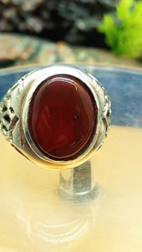 خاتم فضة • عقيق يمني أحمر • صياغة ايراني قديم