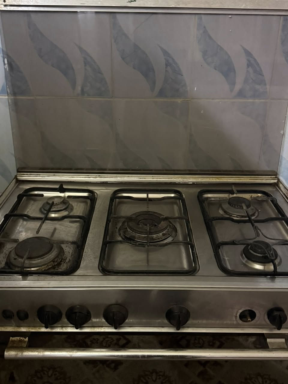 للبيع  كلهن شغالات  ***********
