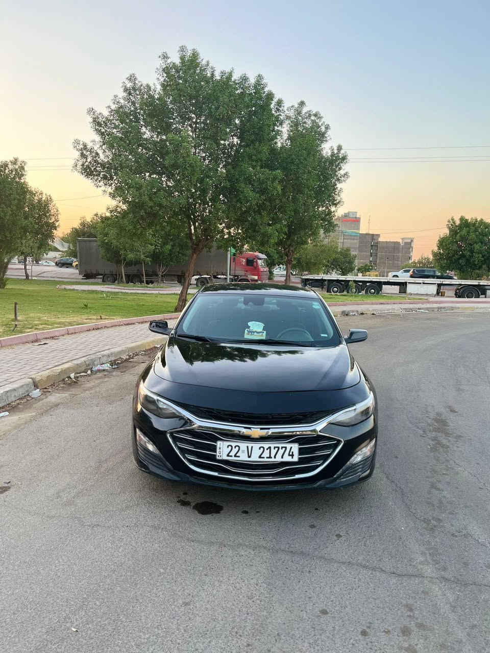 #المركبة : شيفرولية ماليبو موديل 2023 لون اسود
#الضرر : جاملغ وبنيد

•المواصفات :
▪️السيارة : #شيفرولية #ماليبو
▪️المحرك : 1.5L تربو (اربعة سلندر)
▪️حجم الويل : ويل كب البرمير حجم 19 اصل مع طقم تايرات بحالة ممتازة
▪️غرفة السيارة:كشنات السيارة مخمل اسود 
▪️شاشة الدشبول حجم كبير (ايباد) للتحكم بايعازات السيارة
▪️تحكم فول كهرباء لكرسي السائق والراكب
▪️بصمات عدد 2 للابواب مع بصمة جنطة وبصمة تشغيل وتشغيل عن بعد 
▪️تبريد قطعتين امامي وخلفي
▪️تدفئة لكشنات المقدمة
▪️سستم صوت
▪️تحكم ستيرن جهتين بلوتوث وحاكية وكروس سرعة وتحكم صوت 
▪️نظام ABS مانع انزلاق
▪️السيارة جديدة وبوضع الشركة.

السعر المطلوب : 132 ورقة مع المجال
 
الاتصال على : ***********
بغداد- الدوره
