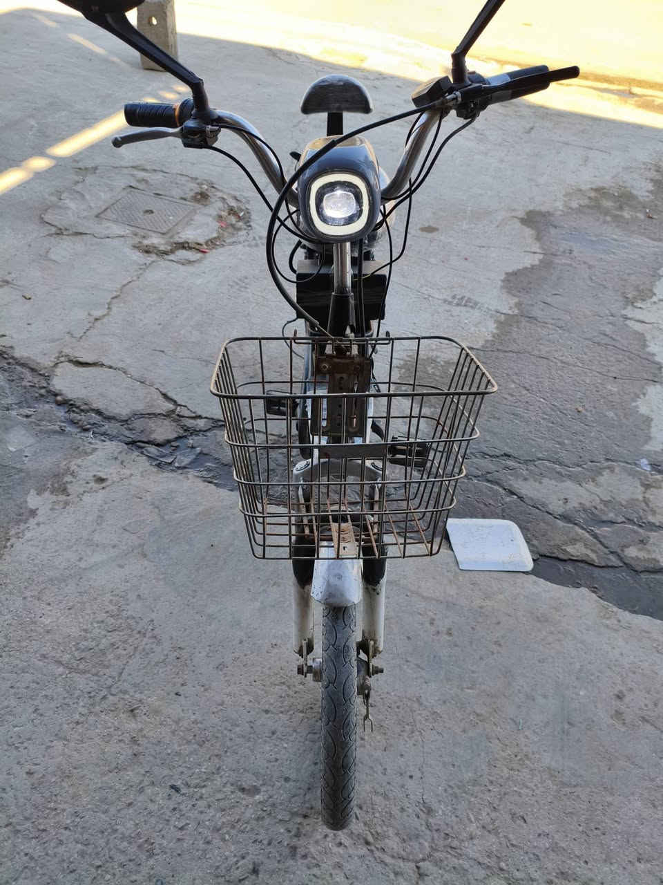 السلام عليكم
دراجه شحن للبيع الدراجه ماناقصها اي شي 
بطاريات فول عالفحص السعر 100 وبي مجال للطيبين للاستفسار ***********
