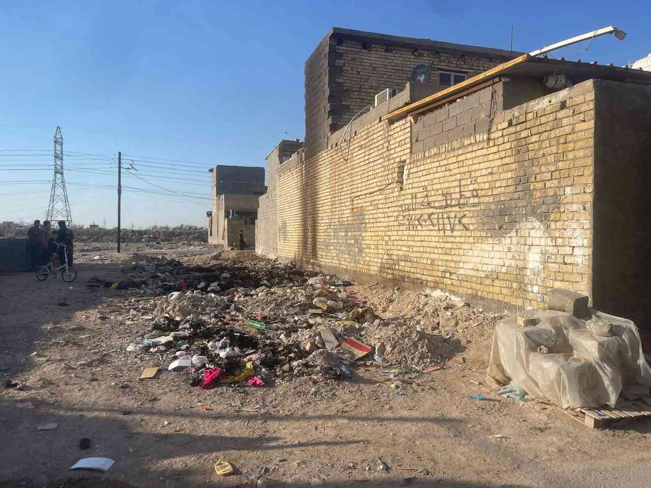 قطعه ارض للبيع مساحه ١٠٠ متر خلف السده مقابيل ابو هيثم خلف مصطفى الوحش واجها ٥ نزال ٢٠ للاستفسار ***********
