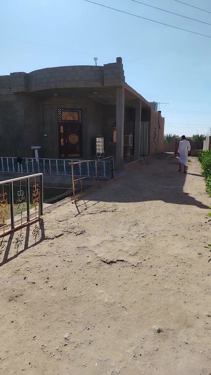 سلام عليكم للبيع بيت + مزرعه تجاوز بس بي معامله طابو بي اوراق مي وكهرباء بأسمي مكانه هيت حي امينه قريب علشارع العام  شارع تبليط  المساحه الكليه 1500م .مساحه البناء 300ولباقي مزرعه متكون من غرفتين 5/4 وصاله وديوان 8/5/ وهول ومطبخ وبيتونه فقط وصحيات خارجيه وحديقه السعر ((100وبي مجال للشراي)) للاتصال ***********
