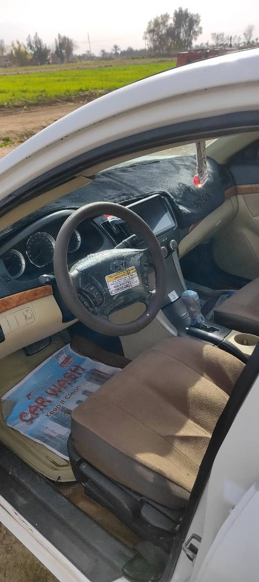 السلام عليكم من رخصت المدير سياره سوناتا خليجي موديل 2009 السياره مصبوقه عام من دون دواخل مكينه 2400 كامل مواصفات تخم تاير باتري مكينه وكير كله جديد سعر 107وبيه مجال حك جيتك من بغداد رضوانيه الشرقيه قرب قطاع الزراعي ***********//***********
