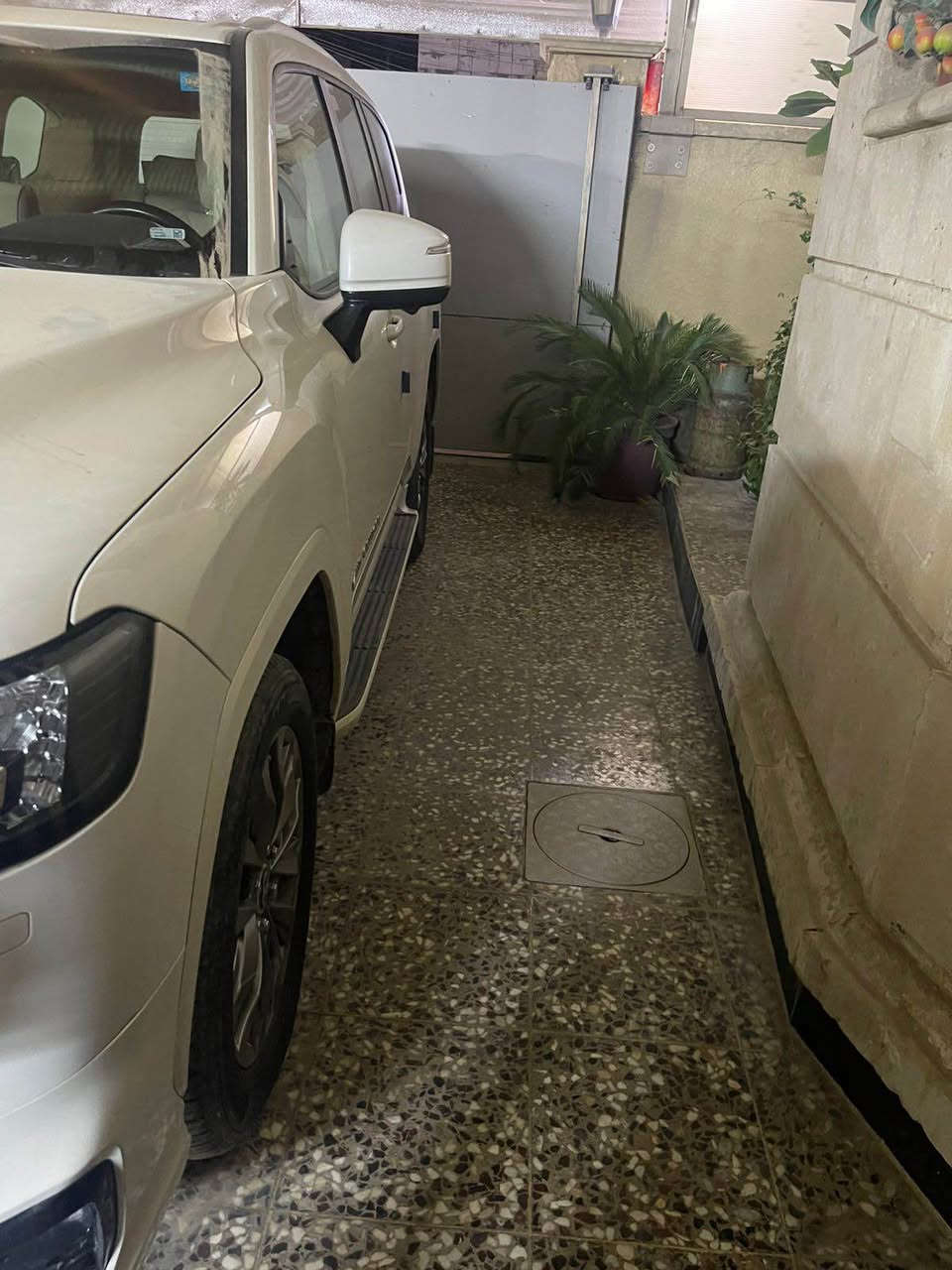 السلام عليكم لاندكروز للبيع 2024 رقم بغداد ساز لمتد اصل بعدها بالضمان كل تبديلاتها وامورها بالشركة ماشية 40 الف كيلو حقيقي شرط بأسمي تحويل مباشر مواصفاتها فول لد بالشباك لحاية اصلية كلها مال لمتد  4 كامرات 360 شاشات 3 تطبيق السيارة مكفولة كفالة عامة عدا بيها شخوط بسيطة بالدعامية السعر 715 وبيها مجال للتواصل *********** Colombo, Sri Lanka
