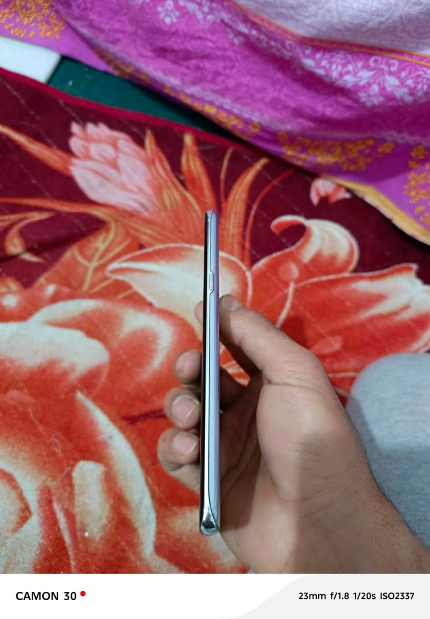 السلام عليكم ورحمة الله samsung s10. 5gنسخه امريكيه النضافه90 الضهر مفطرو ذاكرة 256العشوائية 8+8كامره اتخبل للتواصل ***********
