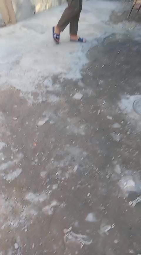 بيت مساحه ٢٠٠متر الرشاد بداية سجن النساء سابقن مجاري اصوليه السعر ٢٠ مليون وبي مجال قليل ***********
