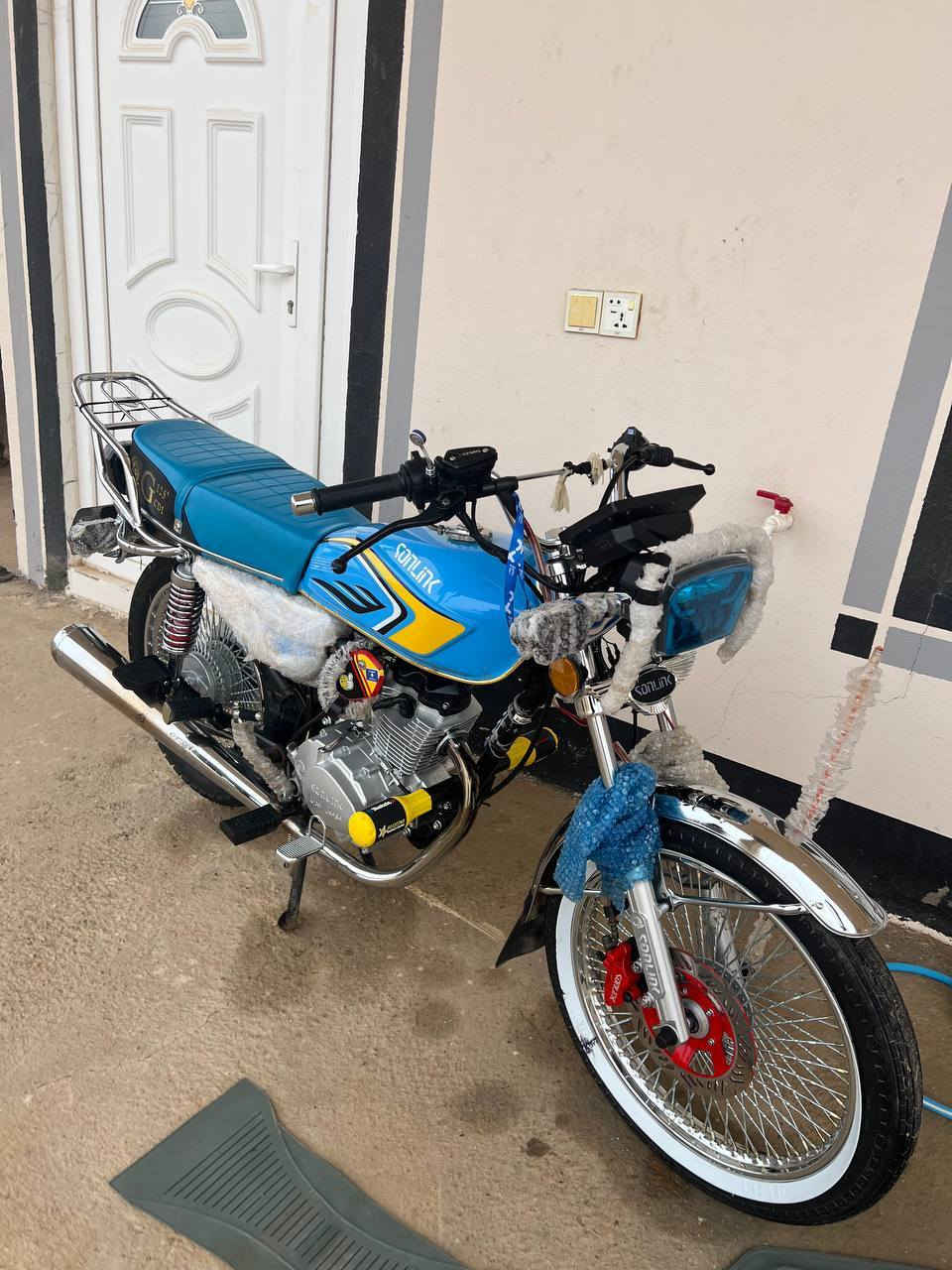 السلام عليكم دراجة سولنك للبيع موديل 2025 ماشيه 2500 كيلو دراجه خير من الله مكاني ديالى قضاء قره تبة قرية غزيفة.  السعر 825 وبي مجال


**إذا كنت صاحب هذا الإعلان وتريد حذفه لأي سبب، رجاءا أرسل رسالة إلى الدعم الفني**