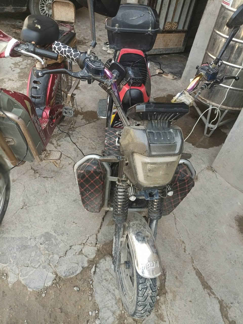 دراجه شحن للبيع جبلي نشط موديل (23)السعر 450  بطاريات نص عمر لاكن خدميه بشكل جيد 
واتساب ***********
