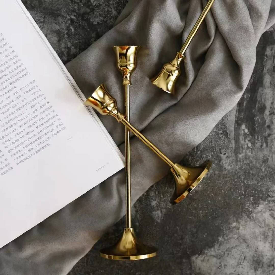 > **"أضيفي لمسة من الفخامة الكلاسيكية لطاولتك ✨"**
> طقم شمعدان ذهبي بتصميم رفيع وراقٍ، يضفي دفئاً وإضاءة ساحرة على كل مناسبة.
> 
#مواد_منزلية #ديكور


**إذا كنت صاحب هذا الإعلان وتريد حذفه لأي سبب، رجاءا أرسل رسالة إلى الدعم الفني**