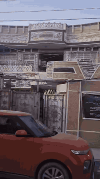 للبيع بيت مساحة 150 متر طابقين طابو ملك صرف يحتوي على استقبال طولها 11 متر إضافة إلى اربع غرف نوم ومطبخ حار وبارد وهول الطابق الاول 3 غرف نوم سويتات 
العنوان الشعب بالديوان قرب جامع الرحمن 
للاستفسار الاتصال *********** خالد العبيدي 
مكتب مکتب البيان للعقار
