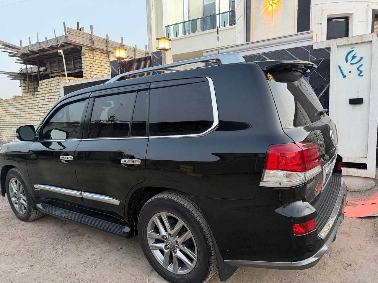 🔥 لكزز LX570 S — ملك الطرق 🔥

المواصفات الكاملة:

🚗السياره 2014

🚗 محرك 8 سلندر (V8) سعة 5.7 لتر

⚡ قوة تقريباً 362 حصان

🔄 قير أوتوماتيك 8 سرعات

🛞 دفع رباعي دائم (4WD)

⛽ خزان وقود كبير مناسب للسفر

✨ الفئة S (Sport):

• كِت رياضي خارجي (شبك + صدامات مميزة)

💺 الداخلية:

• جلد فاخر (تبريد + تسخين للمقاعد الأمامية والخلفية)

• تحكم كهربائي بالمقاعد + ذاكرة

• فتحة سقف

• ثلاجة (Cool Box)

📺 التكنولوجيا:

• شاشة وسطية كبيرة + شاشات خلفية

• نظام صوتي فاخر

• كاميرات 360 درجة

• حساسات أمامية وخلفية

• تشغيل بصمة + دخول ذكي

🛡️ الأمان:

• نظام مانع الانزلاق

• نظام المحافظة على المسار

• مثبت سرعة ذكي

• وسائد هوائية متعددة

📍 السيارة نظيفة جداً وجاهزة للفحص

💰 السعر 37500الف 

📩 للجادين التواصل خاص أو اتصال

***********

بغداد المنصور

لا تضيع الفرصة… هيبة + قوة + فخامة بسيارة وحدة! بغداد, العراق
