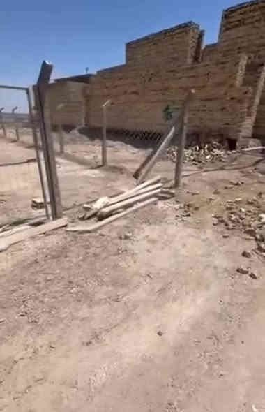 قطعة أرض للبيع مساحه ٦٧٠متر
 طابو زراعي سند٢٥ واجه ٣١متر ونص نزال ٢١متر
 داخل حي سكني خدمات كامله ماء اسأله كهرباء ظفيرة مدارس عنوان حله وردية سيف سعد شارع المشجر مقابل حي ابو طالب قرب الملعب
 للإستفسار اكثر مراسله صفحه او الاتصال على الرقم الهاتف
***********
*********** حلة
