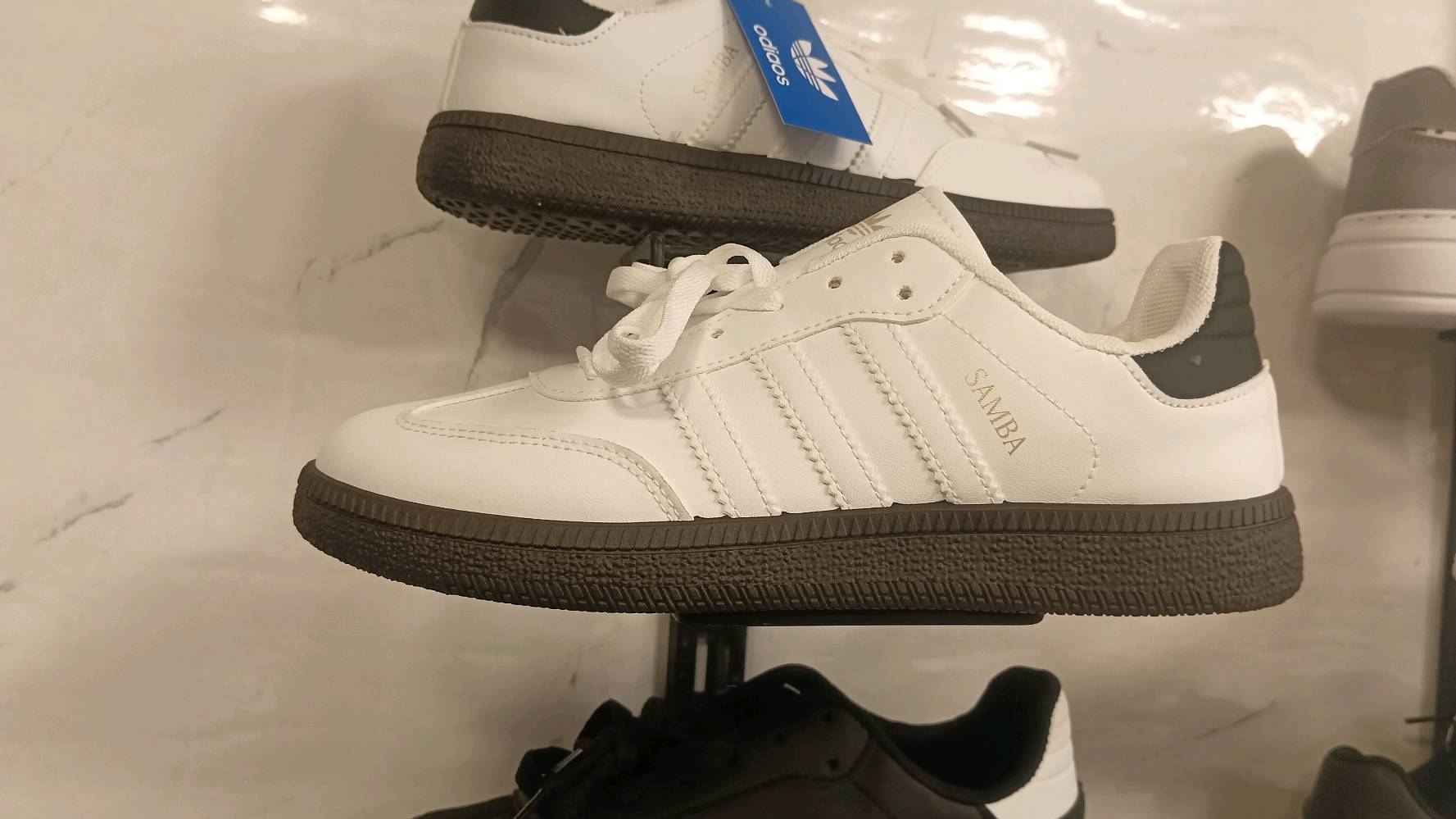 الجبيله شارع السايلو قرب مستشفى الشفاء 
احذيه جديده