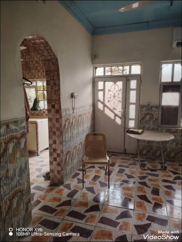 بيت ٥٠م طابقين يتكون من :
طابق الأول /صاله ومطبخ وصحيات داخليه وخارجيه مع طارمه
الطابق الثاني /غرفتين نوم وسطح ..طابو زراعي سند ٢٥ إقرار محكمه من المالك مباشرة .
موقع ممتاز / بدايه المنطقه خلف شارع التجاري مباشرتآ..يبعد ٦٠متر عن شارع تجاري وخط باب الحسين كوسترات ..
حي الأمين شارع الحر خلف مجمع همسه للإلكترونيات مباشرتآ ..سعر ٦٥مليون بي مجال  للتفاوض للاستفسار مكتب الأوس للعقار ابو سجاد*********** ابو وائل ***********
