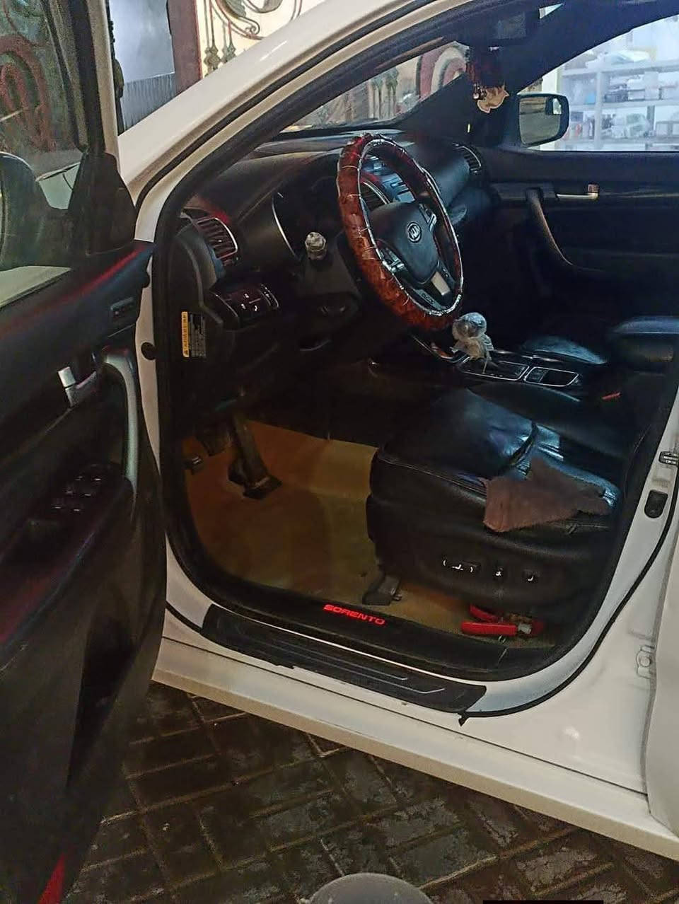 سلام عليكم سورنتو 2014SXL فول 1/1 امريكي سياره جاملغ وباب وخشم البنيد 
ماناقصهه اي شي 7راكب تبريد تدفئه كشنات ستيرن

محرك 6 

سعر 170 / ***********
