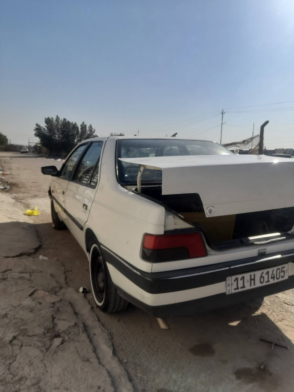 بيجو GLX موديل 2009 رقم بغداد
كير و مكينة جاهزات 

تخم تايرات جواه 

تبريد شغال 

غرفته مدوشمه كامله 

بيه فقط طخه باب خلفي الايمن و قبق جنطه 

لا تبديل و لا ضربة 

مكاني النجف / السعر 40 وبيه مجال / ترهم مراوس 

***********
