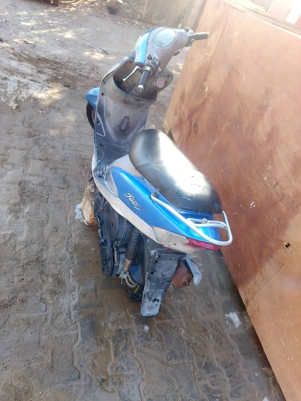 السلام عليكم دراجه ماكس منغولي حاويه ما مفتوحه كلشي معوزهه وستوني مبدل زوج تاير مكاني ديوانيه الاسكان مقابل المعهد الفني ***********
