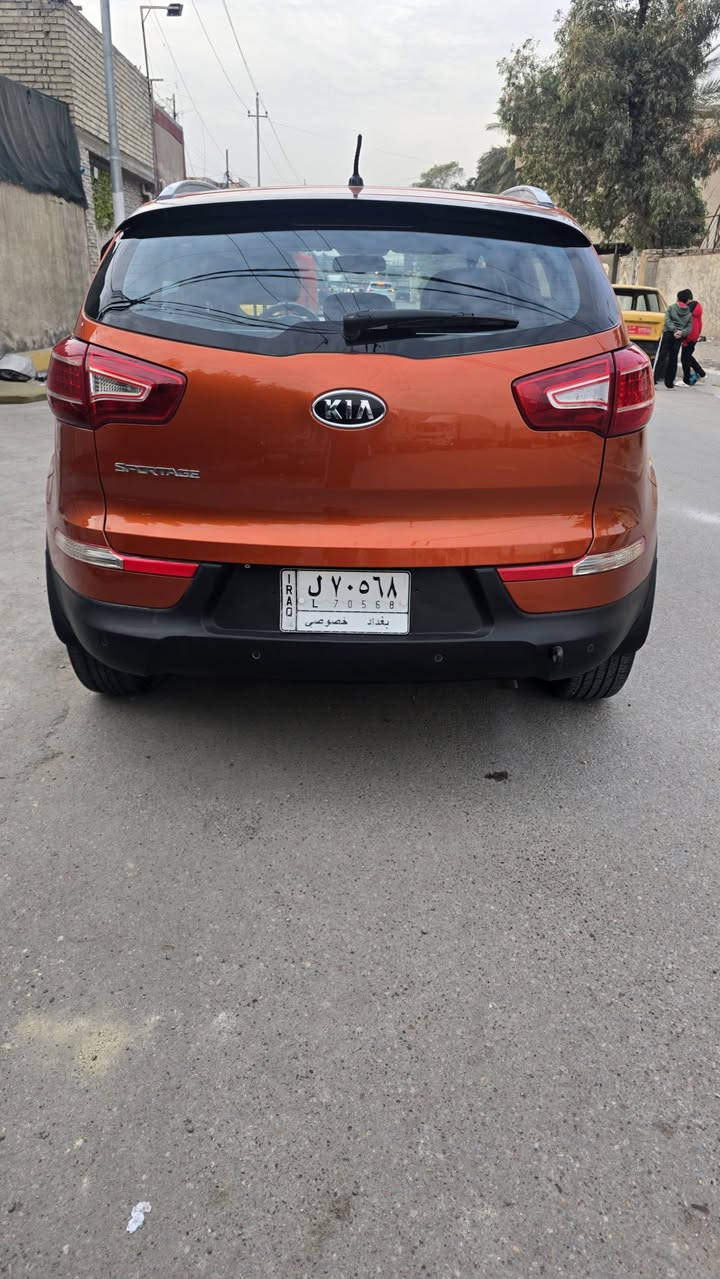 السلام عليكم سبورتج 2012 خليجي دخول خاصص
السلام عليكم 
سبورتج موديل 2012 خليجي فول مواصفات للأخير عدا البصمه  دخول خاص السياره مواصفات السياره::
بانوراما 
كشن كهرباء 
كشنات جلد مطعم اسود ورصاصي
حساس خلفي 
لد نهاري 
داخل مطعم بلونين الاسود والمشمشي مميز 
مرايات شفط 
تبريد شاشه 
وغيرها الكثير من المواصفات الغير مذكوره....سياره تخم تاير جديد حداديه جديده مكينه وكير مكفولات تبريد شغال.
ملاحظه.((سياره بيها الباب الورا سائق صبغ ورصعات خفيفه بل بنيد للعلم سياره بانوراما والباقي مكفول من صبغ))حجم المكينه 2000 دوش ماشيه 145 الف.
رقم الهاتف:***********
مكان السياره بغداد.
تحياتي.
