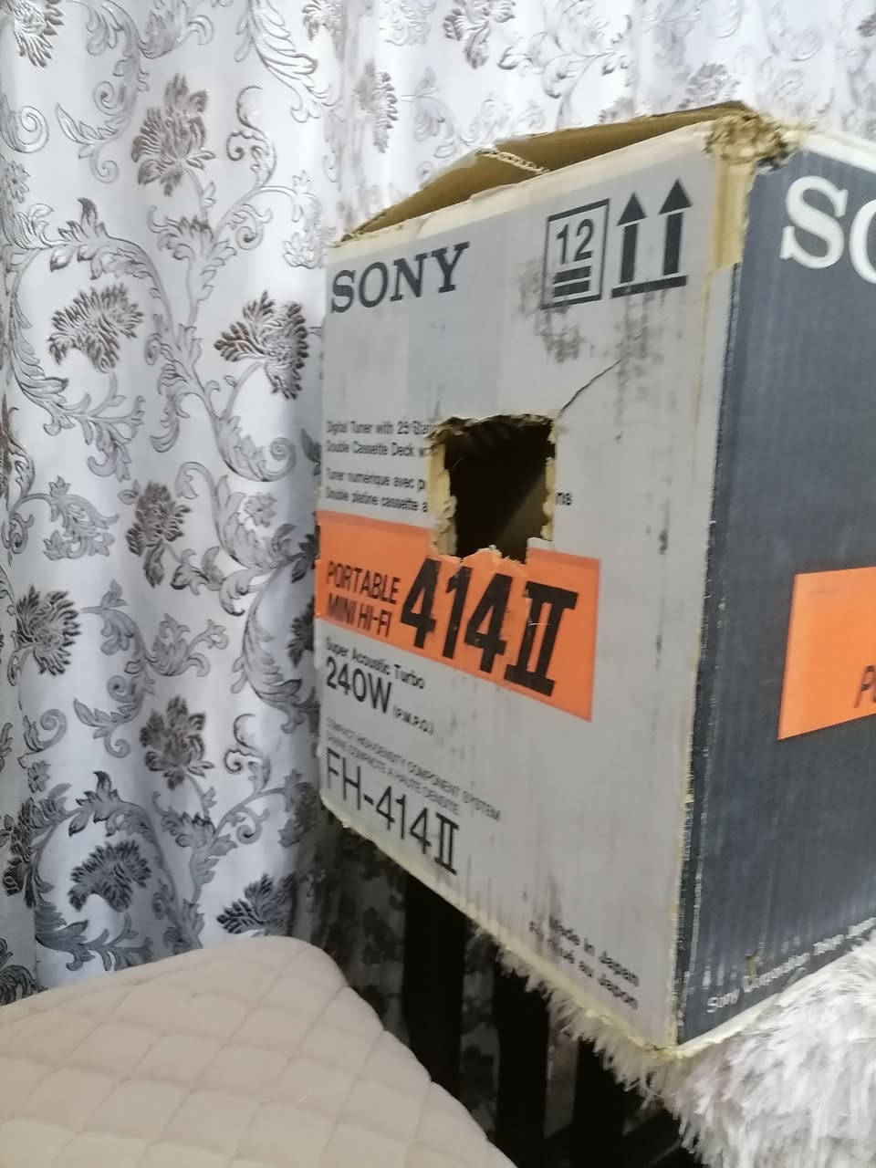 السلام عليكم ورحمة الله وبركاته جبنالكم تحفه فنيه من اندر النوادر مسجل سوني دبل كاسيت وا راديو وا اواكس وا مكرفون بل كارتون فتح لعرض التصوير فقط غير مستخدم قيد ياباني اصلي للبيع السعر خاص مكان موصل يوجد توصيل كافه محافظة العراق وهذا رقمي *********** موجود واتساب علا هذا الرقم
