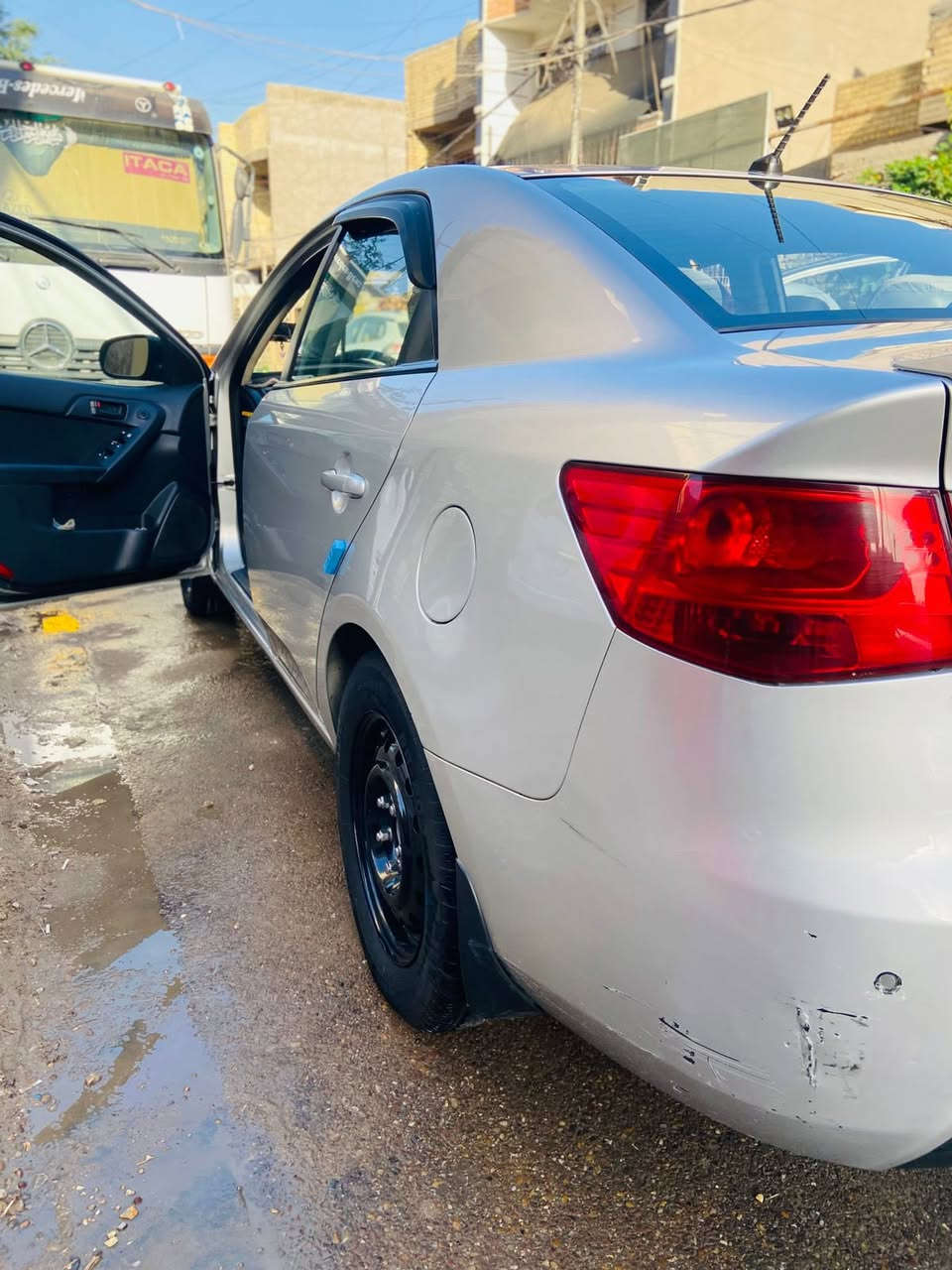 سلامً عليكم 
كيا فورتي ٢٠١٣ وراد أمريكي  حادثها جاملغ امامي بدون دواخل 
محرك٢٠٠٠سيارة جديدة تخم تاير تبريد ثلج مكانها شهداء سيدية سعر١٠٨
***********
