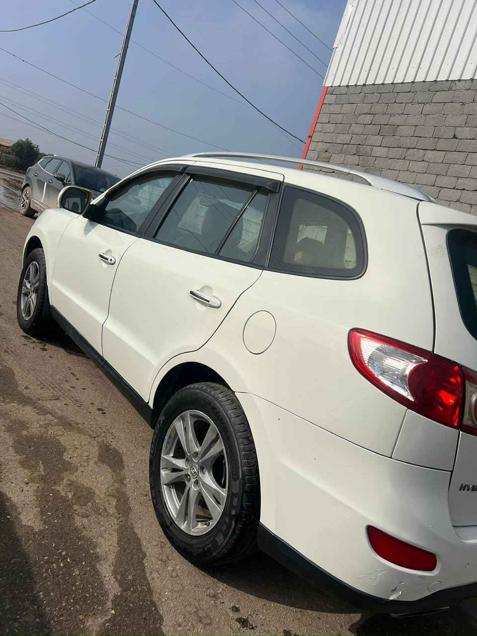 السلام عليكم
سنتافيا موديل2011 فول مواصفات 
خليجي
‏6 سلندر 
7 راكب 
دخول ذكي بصمه ابواب وتشغيل
فتحت سقف بنوراما 
سنويه 2029
بيها 3 فقط 
تبريد ثلج 
مكينه خير من الله
كاميرا خلفيه وحساس 
سياره ثاني يوم تحويل 
رقم انكليزي
السعر 125 قابل للتفاوض 
مكاني بابل المحاويل
باقي التفاصيل يرجى الاتصال على الرقم التالي ***********
واتساب***********
