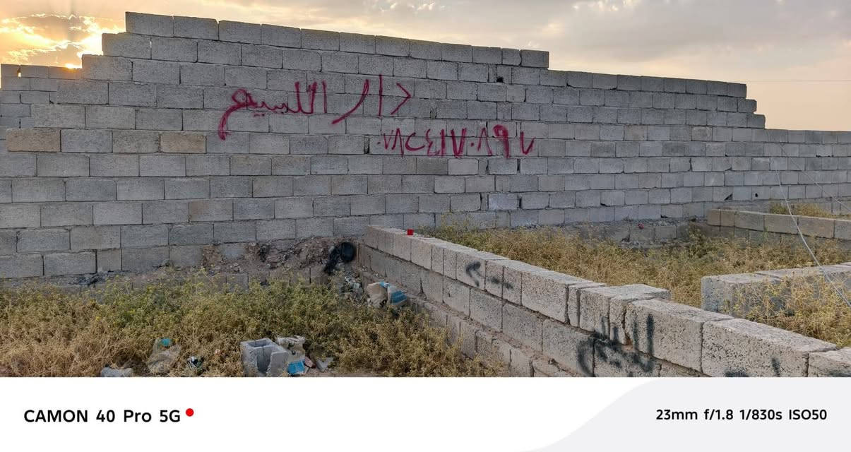 السلام عليكم ورحمه الله وبركاته دار للبيع الحويجه الدبس خلف المدرس الجوه يتكون من غرفتين نوم +مجمع غرف +مطبخ+ربعه  مساحت البناء140 مساحت الكاع 250متر الاتصال والاستفسار ع الرقم ***********
