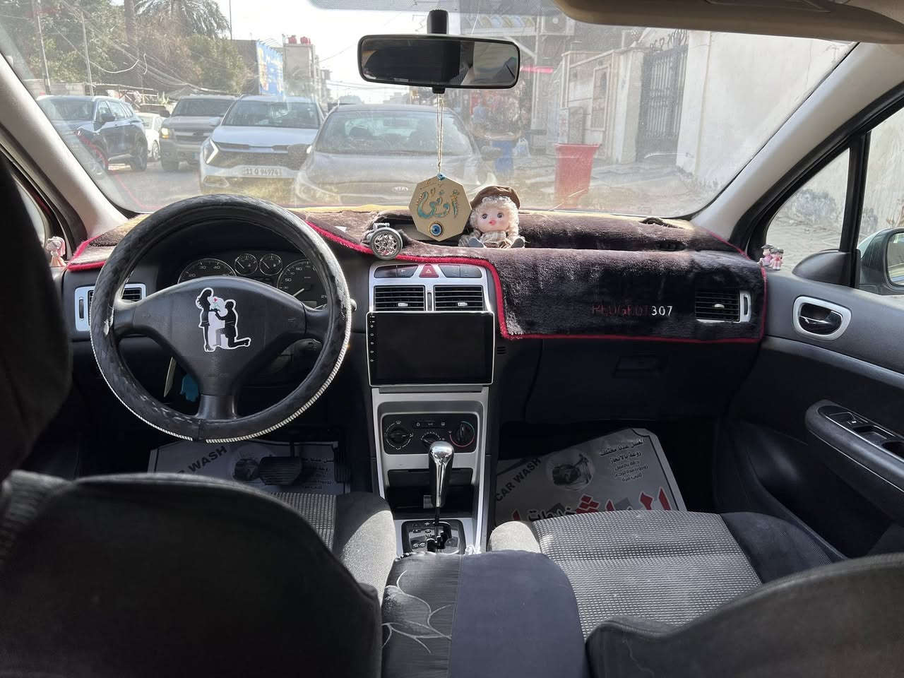 السلام عليكم… بيجو 307 موديل 2006 بأسمي تحويل ثاني يوم سيارة جاهزة مكفوله من الضربه كير ومحرك بحالة جيدة شاشه وكاميرا تخم تاير جديد تدفئة وتبريد شغال الكهربائيات كلها شغاله سونار بيها وكتلوك الشركه وياها غرفتها بلاديه ماشيه 250  رقم انكليزي سعرها 58 وبيها مجال. المكان بغداد شارع المغرب ***********
