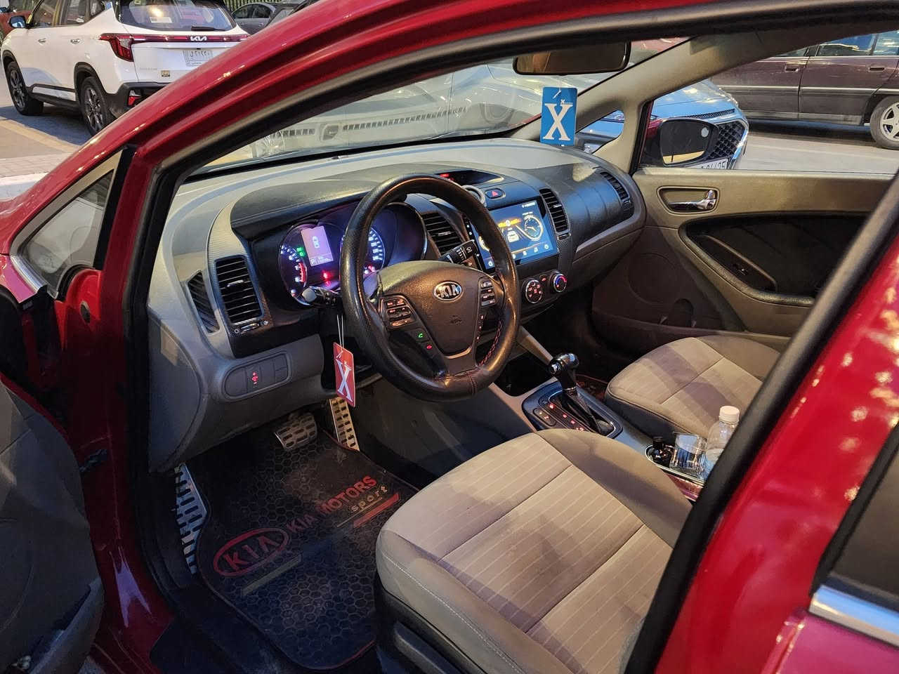 السلام عليكم
سيراتو خليجي فول
موديل 2016
ماشيه 110 الف
محرك 1600 دوش 
مواصفات ..
فتحة سقف
لد أمامي خلفي
مري شفط 
تحكم ستيرن ابعه جهات
حساسات امامي خلفي 
كير سبورت ستيرن
ويل كب رياضي
....
السياره بيها بارد باب خلفي شبر فقط 
سياره جديده بالواقع احلا 
السعر 132$
مجال بصيط 
الرقم *********** بغداد حي الجهاد
