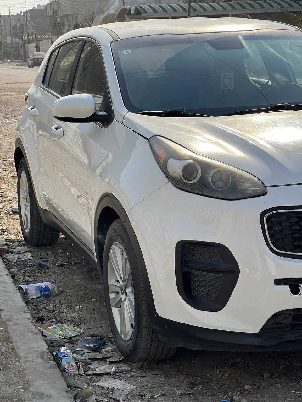 السلام عليكم كيه سبورتج موديل 2017 بدون قطرات صبغ مريكي نضيفه حيل ماشيه 70 مواصفات تحكم ستيرن شاشه كامره دواره مدوشمه رضيه بلوتوث حاكيه معروضه ب 167 وبيها مجال قليل حك الجيه رقم ‭0773 595 7457‬
