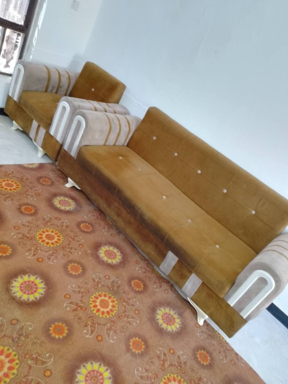 اغراض للبيع كلمن وسعره هذا بيه وتساب ***********
