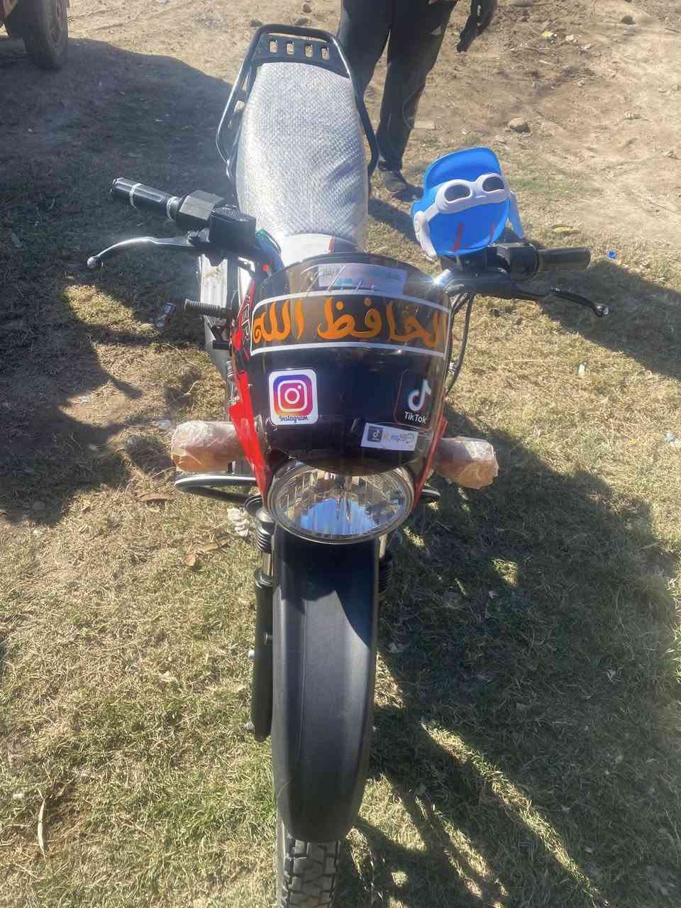 السلام عليكم دراجه للبيع بوكسر جبلي موديل 2022طالعه بل 2023 دراجه مكفوله من كلشي كهربائيات كله شغاله محرك ناعم مكفول اوراق كامله السعر مليون 350العنوان بابل شوملي قرب السريع رقم الهاتف ***********
