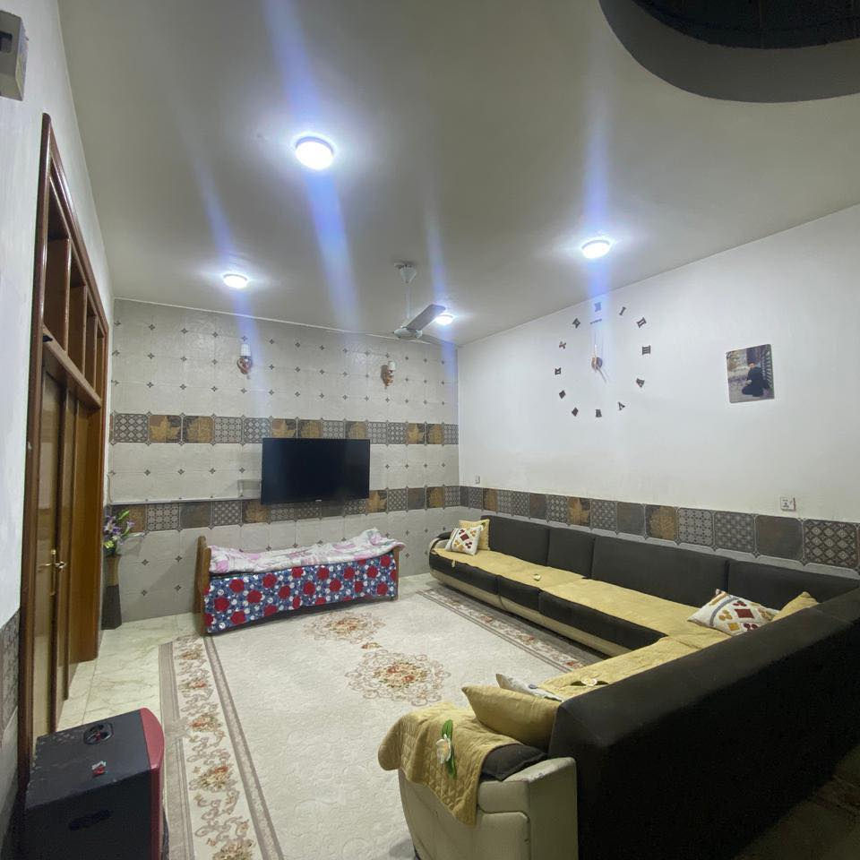 ✅ #دار_للبيع ___طابو ملك صرف✅

🏗️📍المــــــــوقع// شارع 80__محيزم 4__قرب الملعب الخماسي 

✏️المســـــاحة//200متر ركن (واجه 20✖️نزال10)

⭕️⭕️عرض الشارع 20متر _يطل ع ساحة

🧱🧱طـــابق الأول // يحتوي ع (غرفتين نوم 🛌 ➕مطبخ حار بارد➕هول➕ صالة➕ مجمعات صحية عدد 2➕كراج سيارة 🚙 ➕حديقة
🧱🧱طابق الثاني//غرفتين نوم  ➕مجمع صحي ➕هول

 🏫📚نستقبل جميع عروض البيع و ترويجها بإعلانات ممولة 
      للمزيد من التفاصيل الاتصال او المراسلة خاص 

حسين السعيدي ***********_ ***********
حجي حسن السعيدي ***********          
علي السعيدي ***********_ ***********

 📍موقع المكتب  📌 الحله - حي الامام علي(ع)_قرب المول الجديد _مقابل مجمع الوافي
