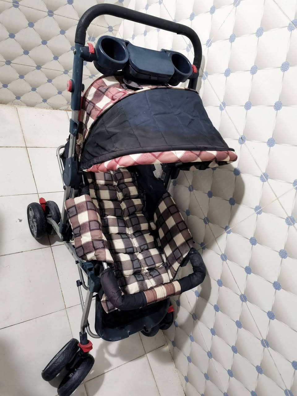 للبيع عربانة نضيفة تتحمل الى4 سنوات تطبك و جلوس و منام 
سعر 25 
يوجد توصيل


**إذا كنت صاحب هذا الإعلان وتريد حذفه لأي سبب، رجاءا أرسل رسالة إلى الدعم الفني**