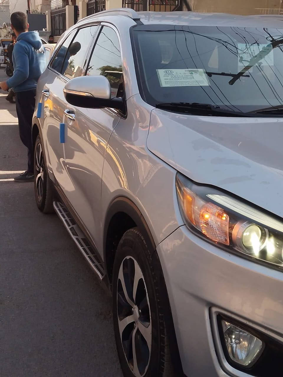 سلام عليكم
كيا سورنتو موديل ١٦ وارد
 امريكي فول مواصفات رقم ديالى الدولي تحويل
 مباشر مواصفات السياره
مكينه ٦ ...سبعه راكب 
٣ قطع تبريد ..لد أمامي خلفي ..بصمه..اشاير ترحيب ..مري شفط ..رادار
شاشه ...كامره..يدات نيكل
كشنين كهرباء..تدفئه بالكشن...جلد جنطه كهرباء.
كير ومكينه مكفول صدر مكفول سياره ماشيه ١٣٠ 
حادثها جاملغ وباب مبدل صفحه سايق ..بدون ايرباك ..بدون كل حادث دواخل وبيها بعد مواصفات..السعر ١٥٥ وبيها مجال العنوان بغداد الجديده الرقم ***********
