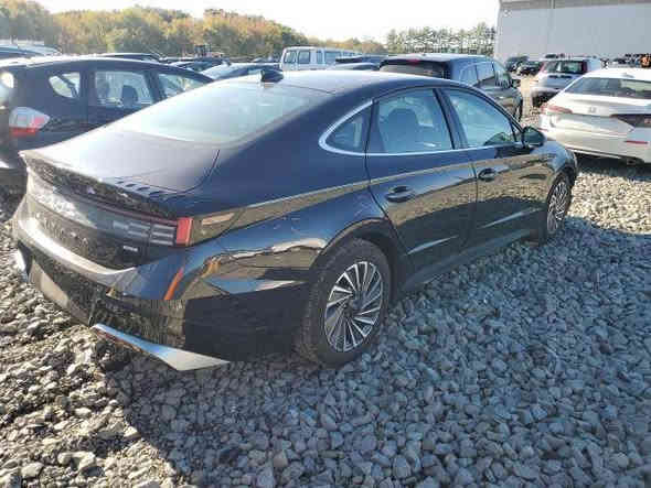 (اعـــــــــــــلان مــــــــــــــــزاد 📢 ) 

2024 HYUNDAI SONATA HYBRID 

هيونداي سوناتا هايبرد : ٢٠٢٤

حالة السيارة : تعمل وتسير 

ضرر السياره : كما موضح بالصوره

تاريخ الــــــمزاد الاثنين : 2025/12/8

وقت المزاد الساعه : السادسه مساءا 

عداد المسافه : 13.138

حجم المحـــــــــرك : 4 سلندر 2,0 هايبرد 

مدة الوصول : 60 الى 75 يوم

للإشتراك في المزايدة يرجى الحضور الى  مكتبنا للـتأكيد على تثبيت السياره المزاده.

العنوان : النجف الاشرف قضاء المناذره( ابوصخير) شارع حيره ابو صخير مكتب عمار لمزاد السيارات الامريكيه 

               تلفون 
              *********** واتساب
              *********** للاتصال
               عمار ابو عباس
