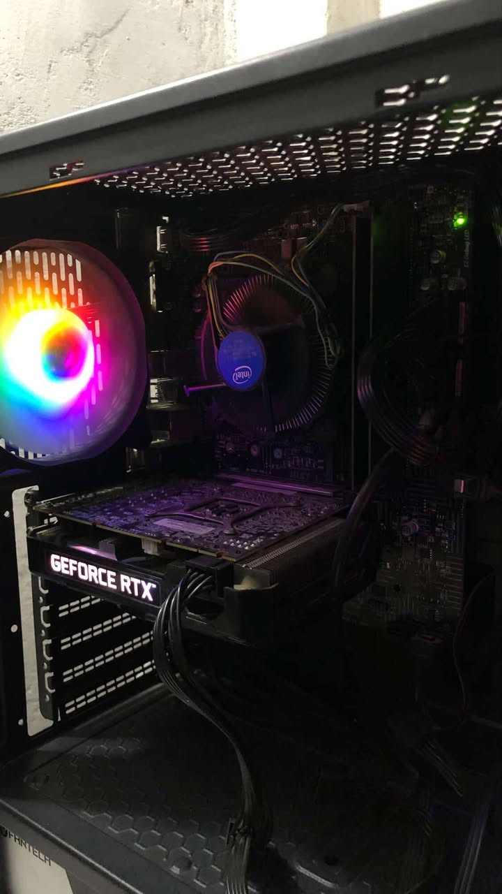 شلونكم عندي هاي التجميعه القويه تشغلك كل شي يعجبك تفيد للمونتاج والالعاب ولكل شي 

كارت شاشة: GAINARD RTX 3050 8GB

معالج : INTEL GORE i5-10400F

MSI H510M A-PRO:لوحة الام

رامات:TeamGroup 16GB 3200Hz 8x2

Hdd 1tb wd blue:هارد

الكيس:FANTECH CG76 +4fan

 fantech 650w bronze:باورسبلاي

وكل هاي ب ٦٥٠ الف حياكم يارب عندي بس مشكله وهي البور سبلاي صوته اعلى من الطبيعي ما اعرف ليش بس ما ياثر على الاستخدام 

مكاني بغداد الدوره حي المعلمين هلا بيكم


**إذا كنت صاحب هذا الإعلان وتريد حذفه لأي سبب، رجاءا أرسل رسالة إلى الدعم الفني**