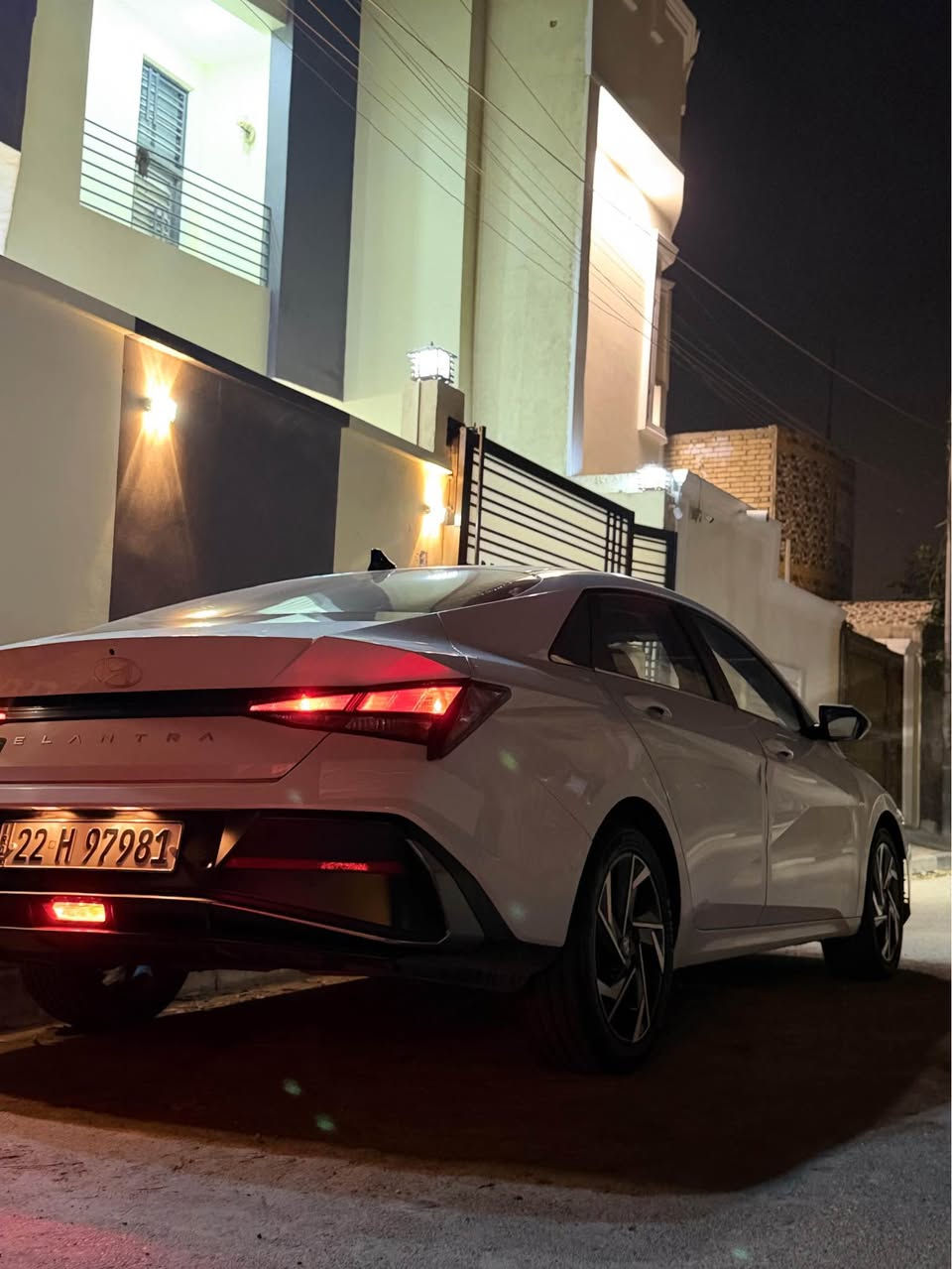 السلام عليكم  ورحمة الله وبركاته 
هيونداي النترا خليجي تجمع موديل 2024 ماعدا بارد كلش خفيف في الباب الخلفي.   مكينة دوش كفاله وكير كفالة
السيارة فول مواصفات 1/1 
السيارة جديدة بمعنى الكلمة وانا ماخذها للبيت زيرو يعني على ايدنا 
السيارة  حالياً بوضع الشركة
مواصفات السيارة 
لد امامي
لد خلفي 
حساس امامي 
حساس خلفي 
كامرة خلفية 360
فتحة سقف سلايد روم 
بصمة ابواب وبصمة تشغيل
بوجكتر ضباب 
لايت زنون بلاد ومتحرك مع الاستيرن 
مانع انزلاق 
تحديد مسار 
مانع تصادم 
رادار امامي خلفي وجوانب
كشنات جلد
كشنات تبريد 
كشنات تدفئة 
تبريد امامي
تبريد خلفي 
جام اوتو 4 جام 
كشنات كهرباء 
مرايات طلي او شفط 
اشارة ترحيب 
صندوق خلفي كهربائي عند الاقتراب من السيارة 
علماً 
ستيكرات الوكالة كلها بيها ماشايل شي عدا كيس 
الويلكب وفابلون البنيد  السيارة على وضع الوكالة 
وبالعافية على الي ياخذها. 
مكان السيارة البصرة ياسين خريبط 
رقم اربيل الجديد تحويل او وكالة
السعر 146 وبيها مجال للجناي  ماكو بهيج سعر 
رقم الهاتف *********** البصرة, العراق
