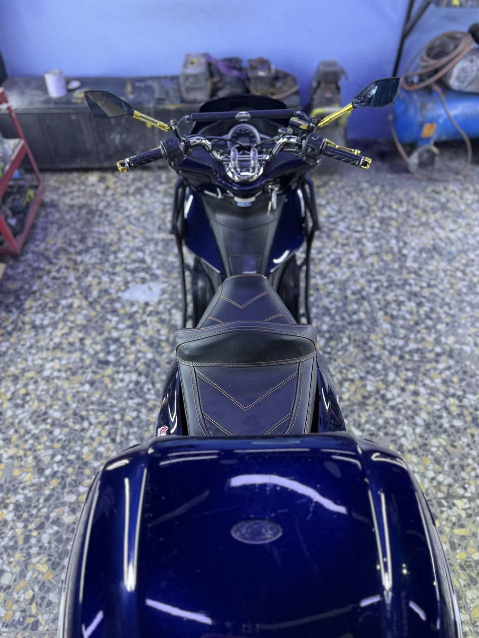 للبيع دراجة نوع PCX
جيل ثاني ياباني 
اللون حبري 
حجم المكينة 150cc
كفالة عامة
مرقم انكليزي بغداد بأسمي
 تحتوي على تزويد كامل 
كما موضح بالنشر
 المكان بغداد
التفاصيل الاتصال على الرقم ***********
