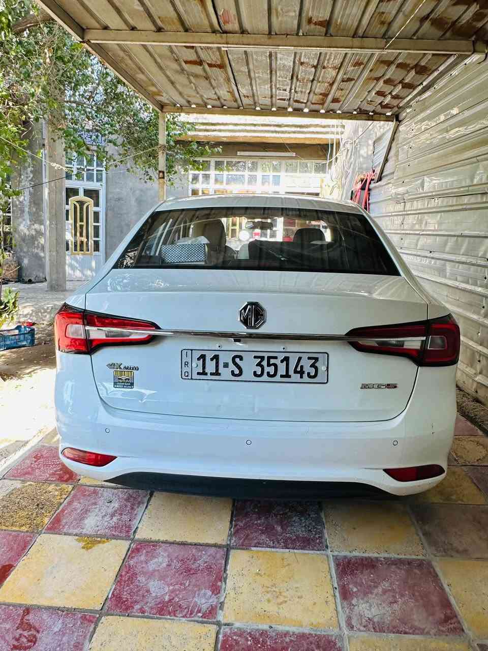 ام جي فايف / MG 5 للبيع
موديل 2023 ماشية 87 الف قابل للزيادة
رقم بغداد  الجديد / لون ابيض
بأسمي تحويل مباشر / محرك 1500 تنفس طبيعي  
السيارة خارج ضمان قبل شهرين طلعتها
وصولات الصيانة موجودة 
_________
السيارة فئة الكومفورت Comfortنوتبلي 
مواصفات السيارة 
بصمه تشغيل / لد نهاري + منضومة زنون / حساسات خلفية / شاشة اصلية
كامرة خلفية / تحكم استيرن / اشاير بالمري / تبريد شاشة 
بصمتين بيها / نضام ايكو اقتصادي / كروز مثبت سرعة 
حساس اطارات / كيج حماوة / داخل بيجي واسود 
4 ويل كب / كار بلي Car play واتو اندرويد
 حدادية كاملة جديدة مبدلها بلكات اصلية اذان محرك جديدة 
بيها  ملاحظات رصعات بصندوك والدوسة جهة اليمين بيها طعجه وبحافة البنيد شوي
مكان السيارة بغداد الامين الثانية
السعر 98 وبيه مجال بسيط 
للاستفسار 
***********واتساب واتصال
