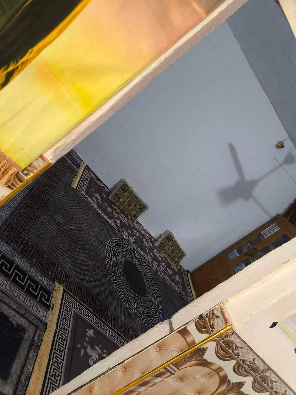 بيت زراعي وره الملعب القديم ٢٠٠ متر خدمات كلشي واصلته مقرنص مجاري بنيان بلوك (سكف عكاده) بشارع ابو مهدي المهندس يتكون من ثنين غرف وهوال وناور ثنين مطابخ حار وبارد وبراني وصحيات وحوش جبير تفتر بي سيارع السعر ٥٠مليون #الـرميثـــه


**إذا كنت صاحب هذا الإعلان وتريد حذفه لأي سبب، رجاءا أرسل رسالة إلى الدعم الفني**